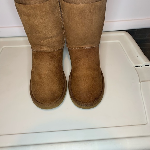 UGG Classic Short Sz 8 - Picture 11 of 12